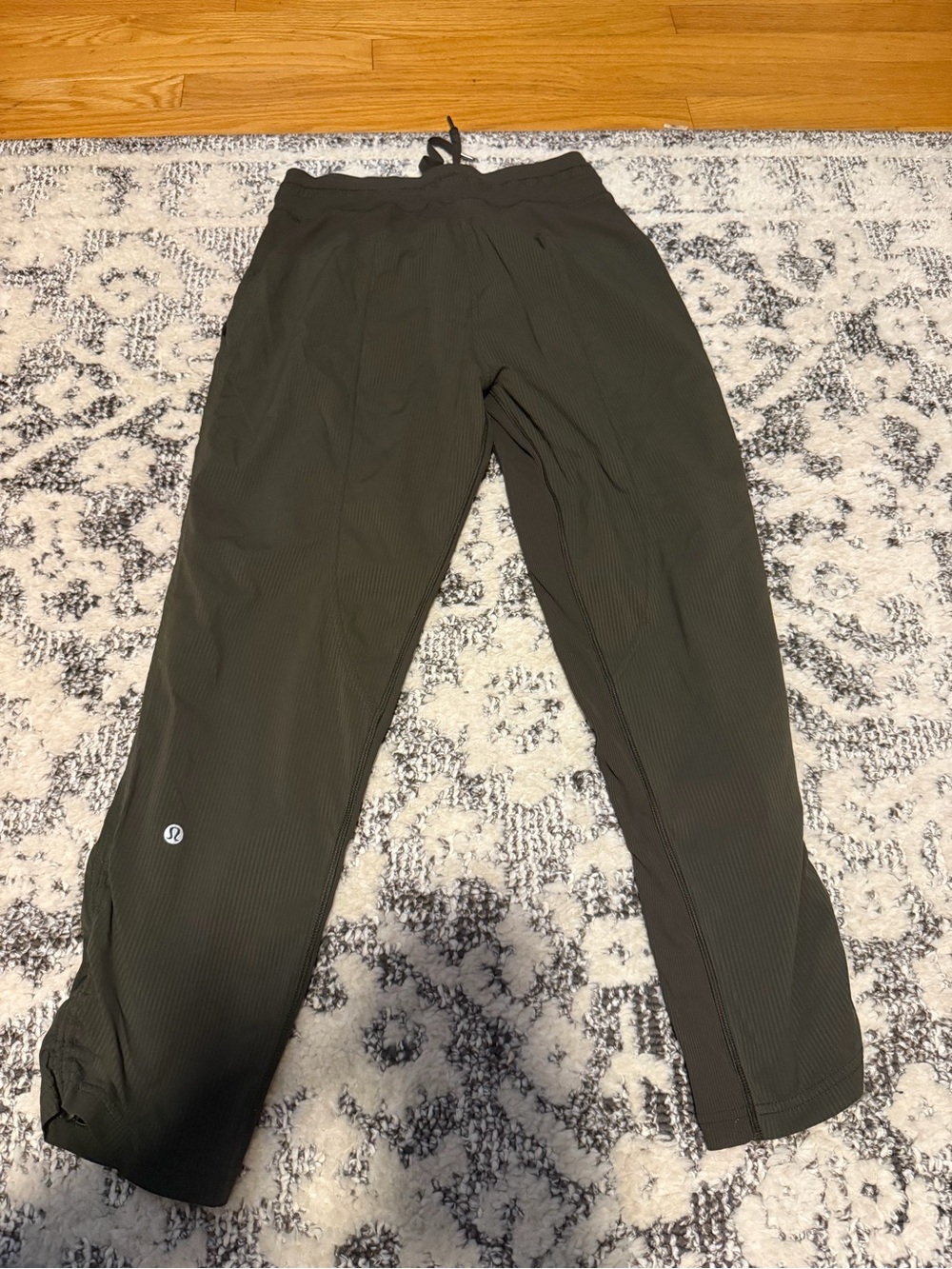 lululemon athletica Olive Drawstring Cropped Joggers - Picture 4 of 4